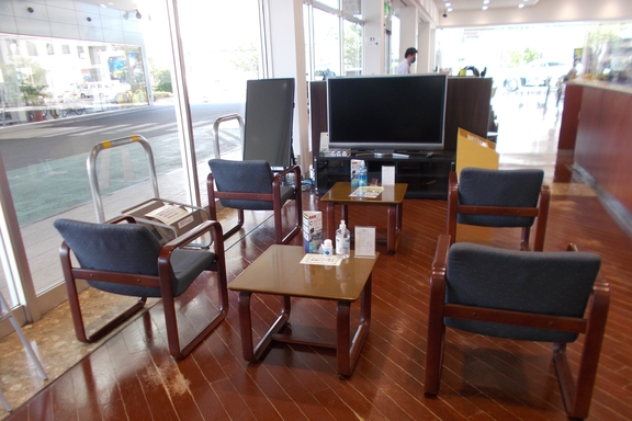 群馬トヨペット桐生駅前店_待合