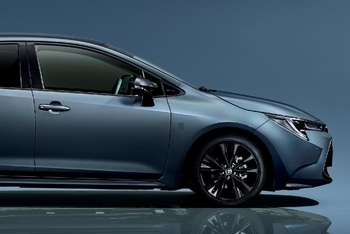 カローラ特別仕様車HYBRID W×B“50 Million Edition”（2WD）