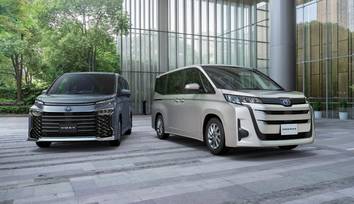 左からヴォクシー HYBRID S-G