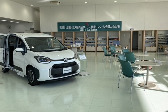 群馬トヨペットとみおか店_ショールーム