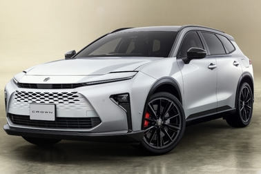 （左）：特別仕様車 ESTATE RS “THE 70th” （ベース車両はESTATE RS）